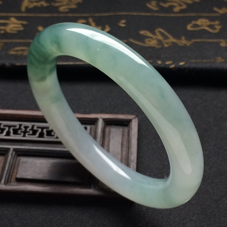 （超值推荐）糯冰种飘花圆条手镯（58.1mm）
