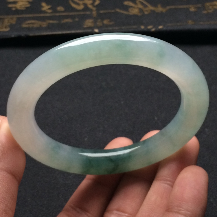 （超值推荐）糯冰种飘花圆条手镯（58.1mm）