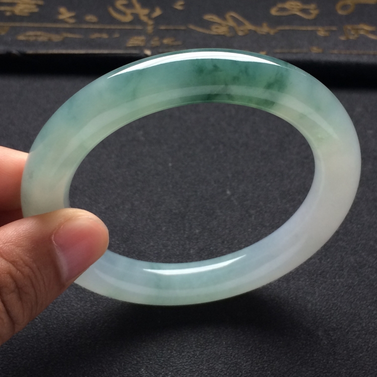 （超值推荐）糯冰种飘花圆条手镯（58.1mm）