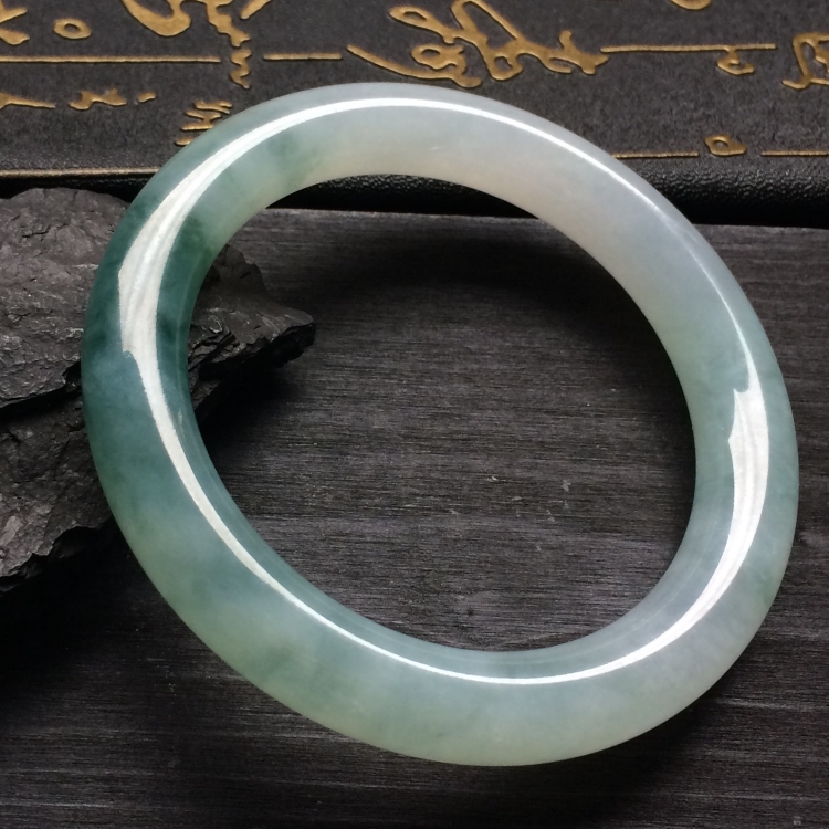（超值推荐）糯冰种飘花圆条手镯（58.1mm）