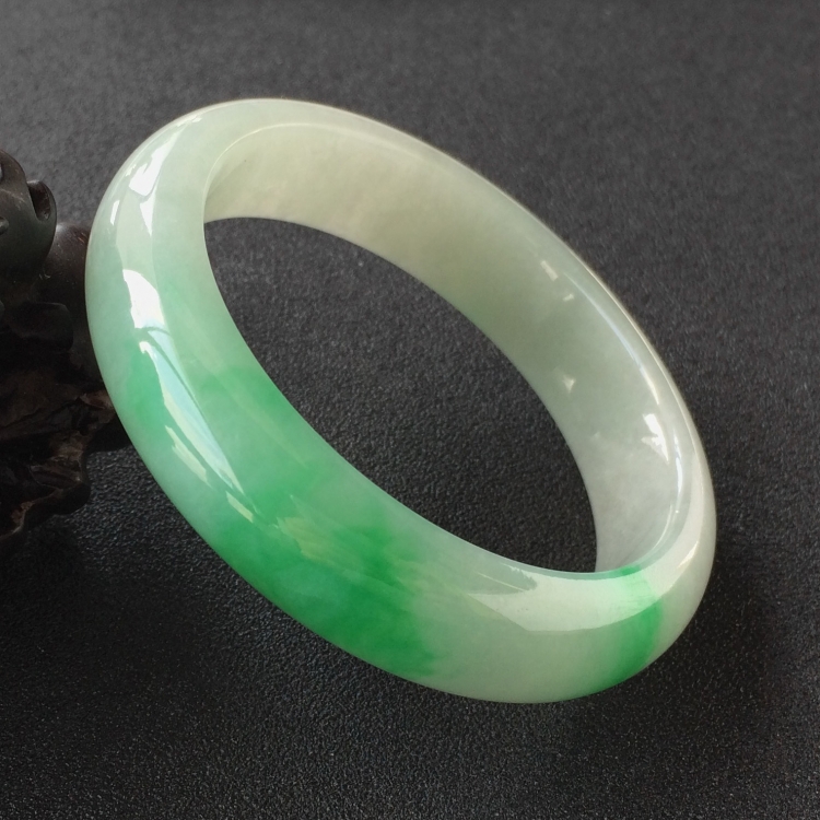 (超值推荐)糯冰种飘翠手镯(56.1mm)