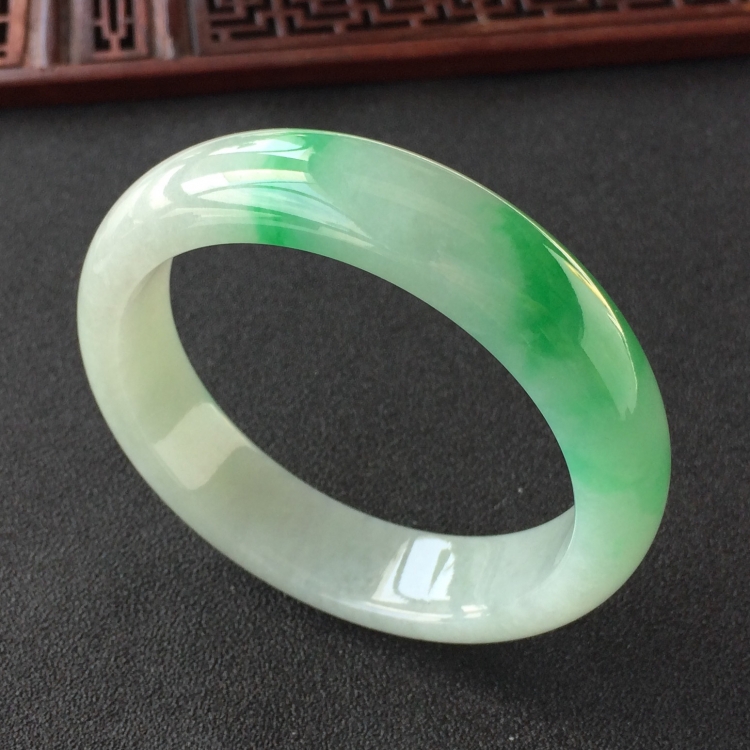 (超值推荐)糯冰种飘翠手镯(56.1mm)
