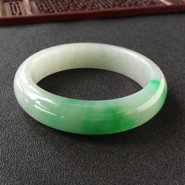 (超值推荐)糯冰种飘翠手镯(56.1mm)