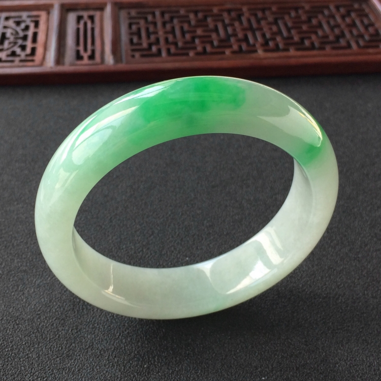 (超值推荐)糯冰种飘翠手镯(56.1mm)