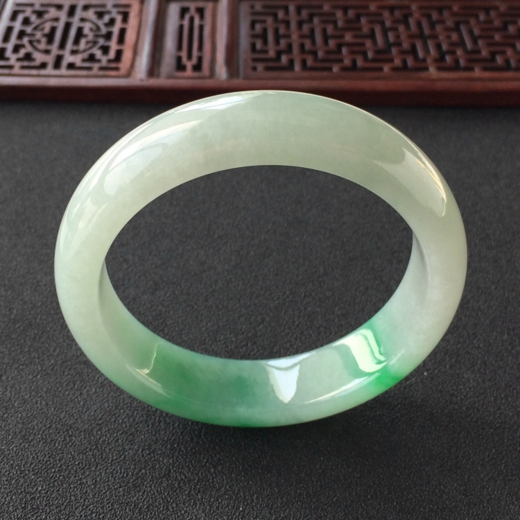 (超值推荐)糯冰种飘翠手镯(56.1mm)