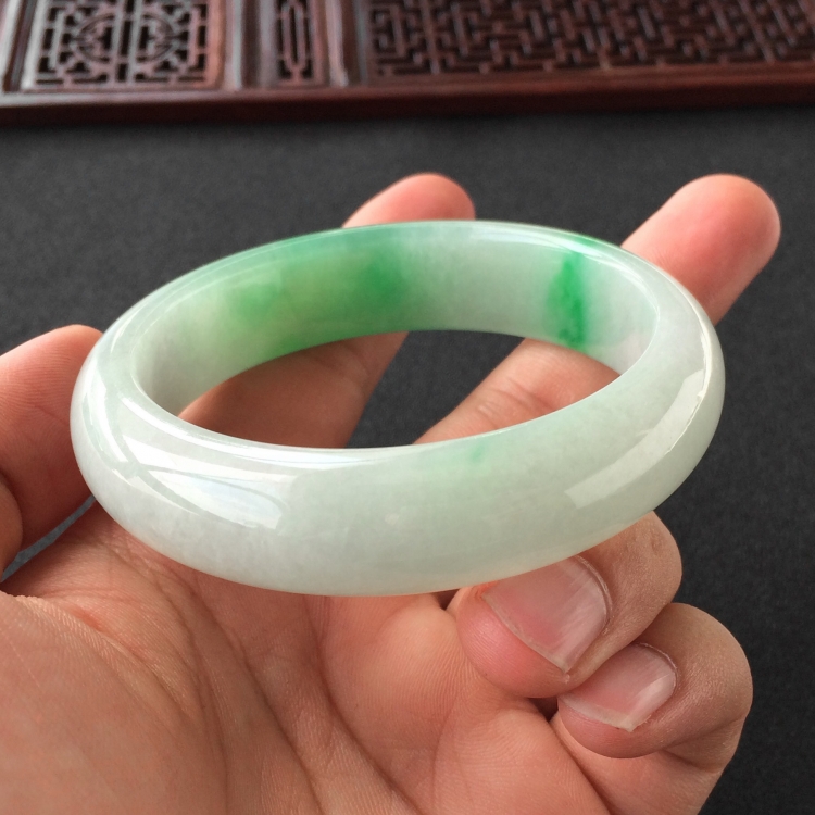 (超值推荐)糯冰种飘翠手镯(56.1mm)