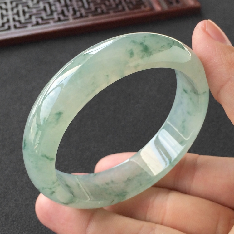 (超值推荐)冰种飘花手镯(56mm)