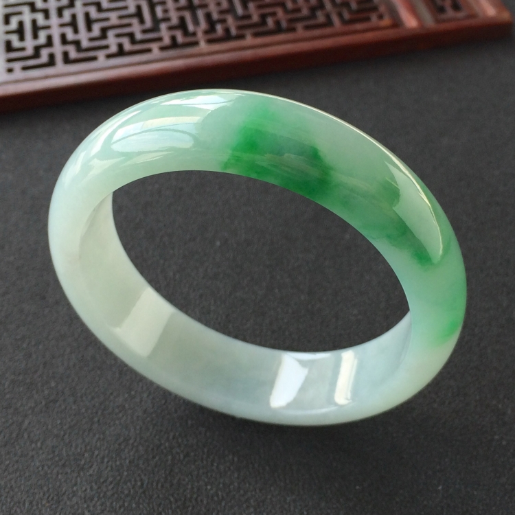 (超值推荐)糯冰种飘翠手镯(57mm)