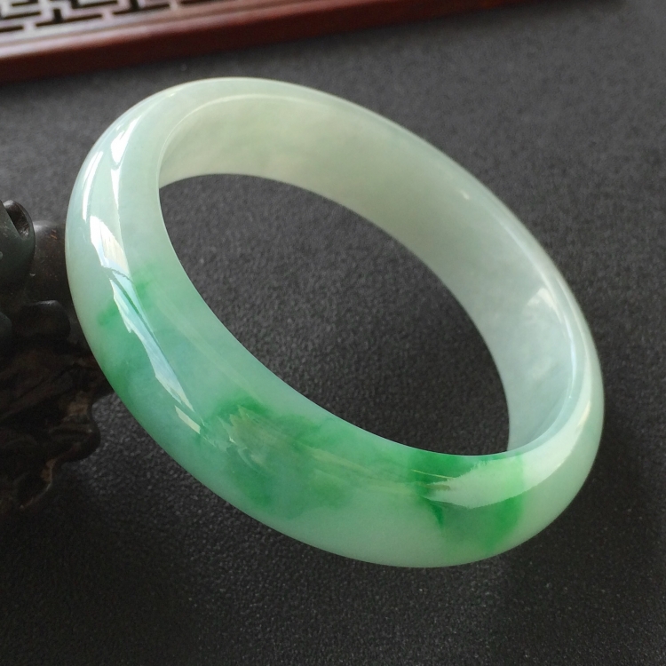 (超值推荐)糯冰种飘翠手镯(57mm)