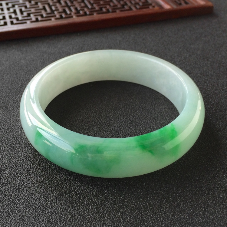 (超值推荐)糯冰种飘翠手镯(57mm)