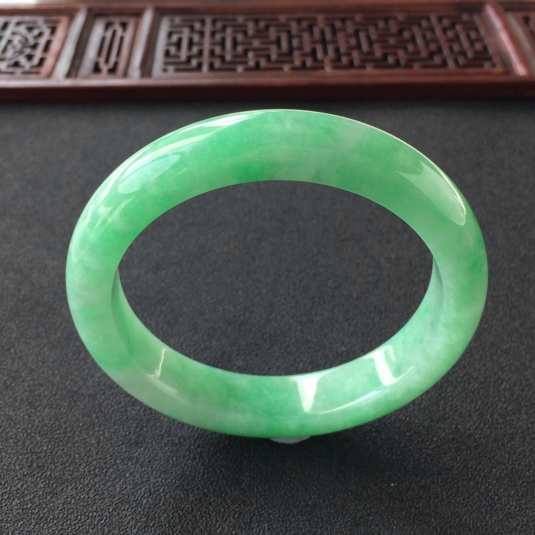 (超值推荐)糯冰种飘翠手镯(55.6mm)
