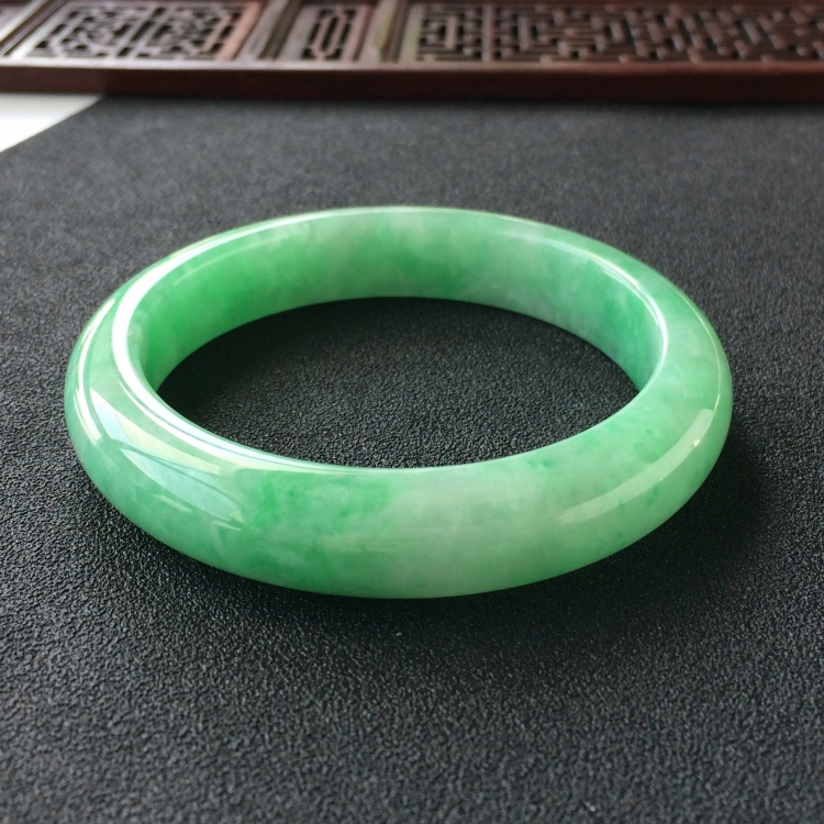 (超值推荐)糯冰种飘翠手镯(55.6mm)