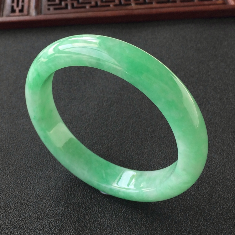 (超值推荐)糯冰种飘翠手镯(55.6mm)