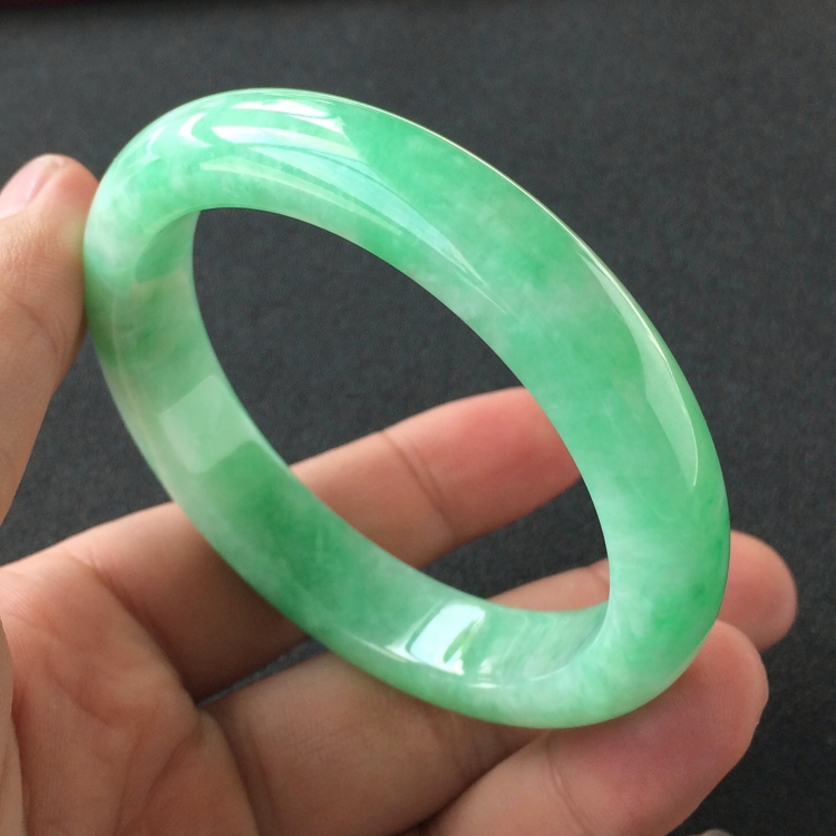 (超值推荐)糯冰种飘翠手镯(55.6mm)