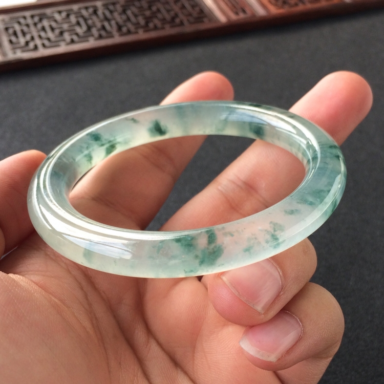 (超值推荐)冰种飘花圆条手镯(55.1mm)