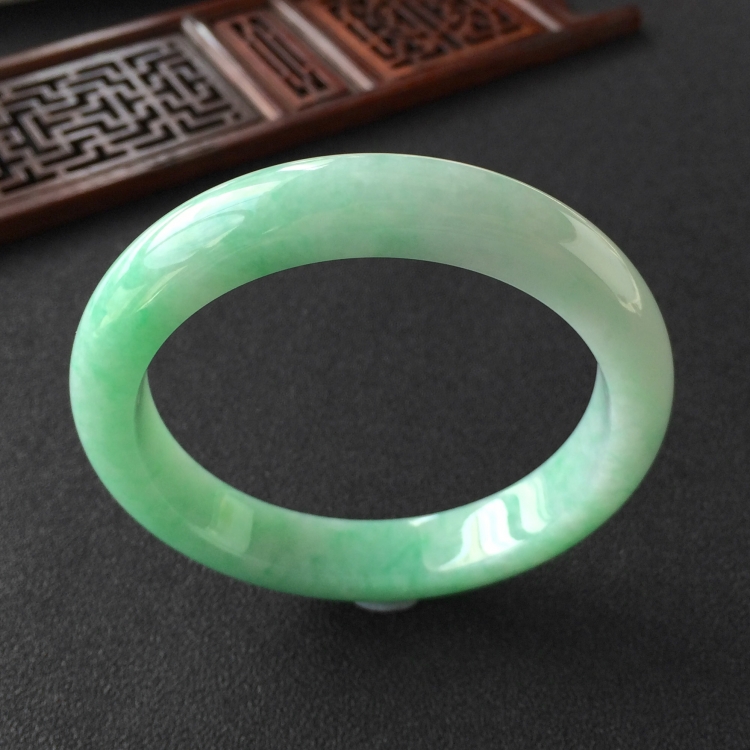 (超值推荐)糯冰种飘翠手镯(56.6mm)