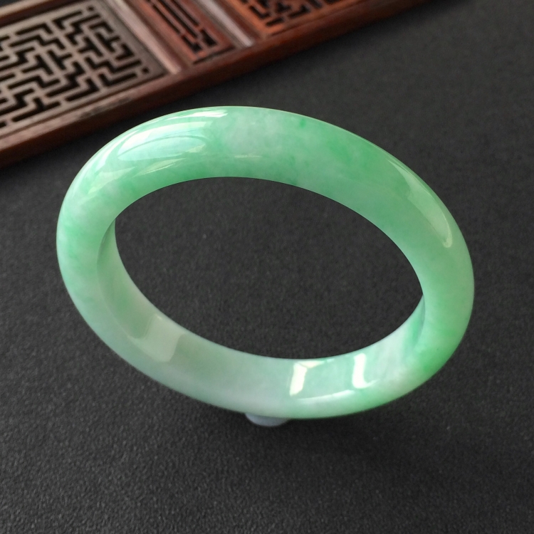 (超值推荐)糯冰种飘翠手镯(56.6mm)
