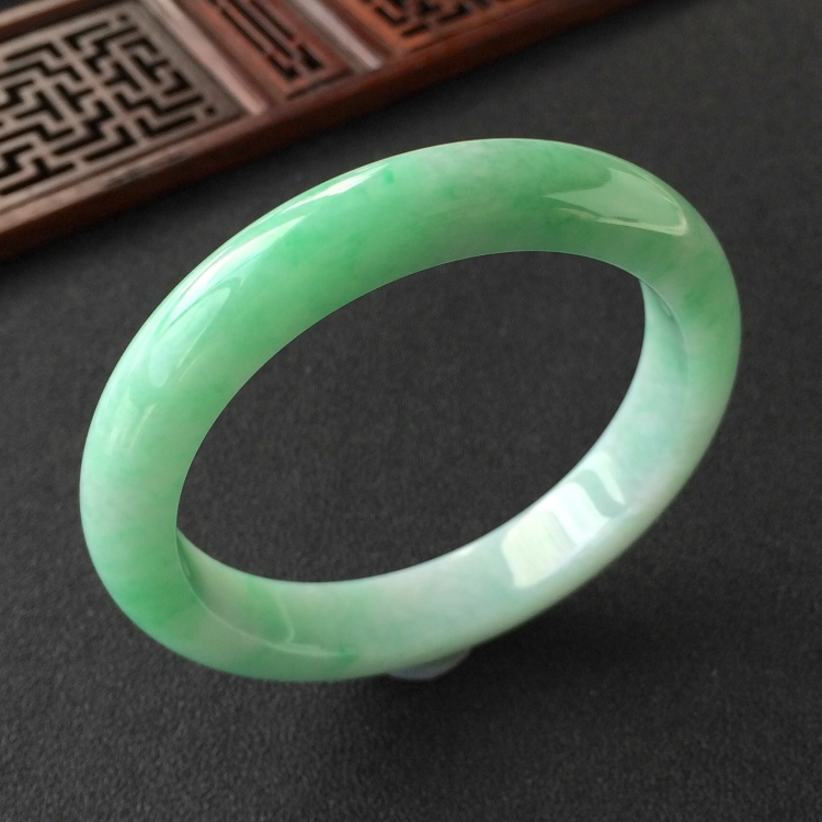 (超值推荐)糯冰种飘翠手镯(56.6mm)