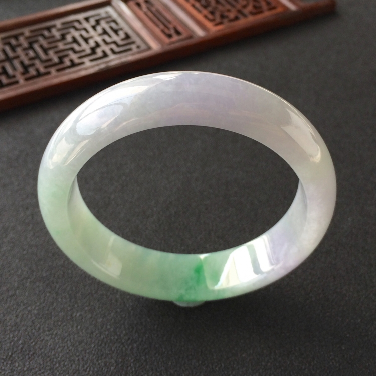 (超值推荐)糯冰种春带彩手镯(56.6mm)