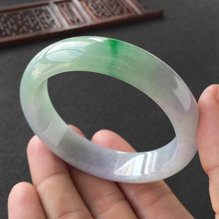 (超值推荐)糯冰种春带彩手镯(56.6mm)