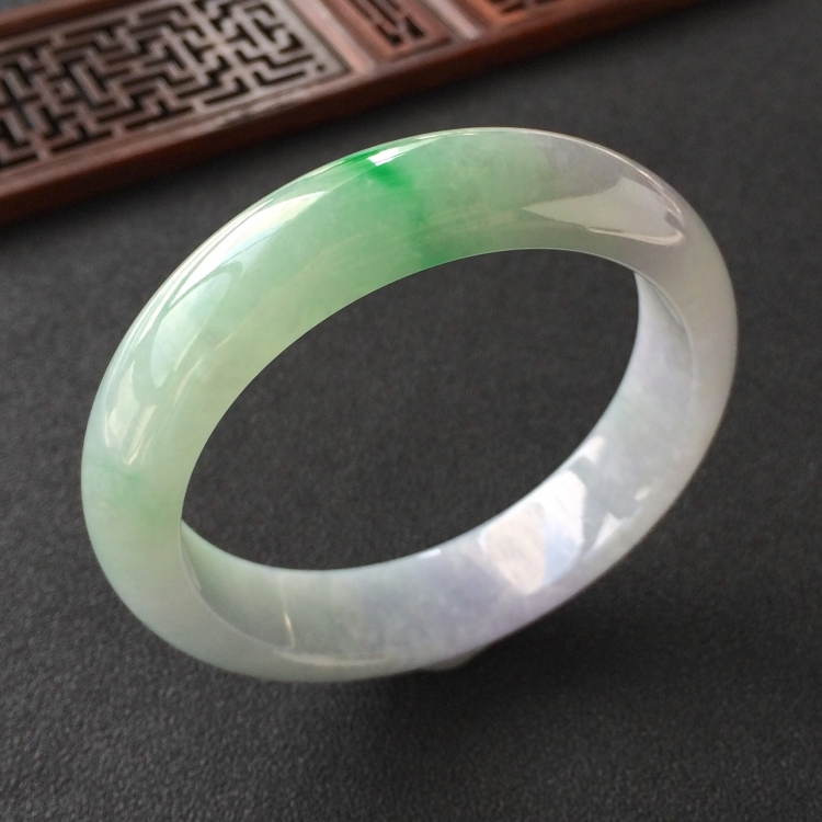 (超值推荐)糯冰种春带彩手镯(56.6mm)