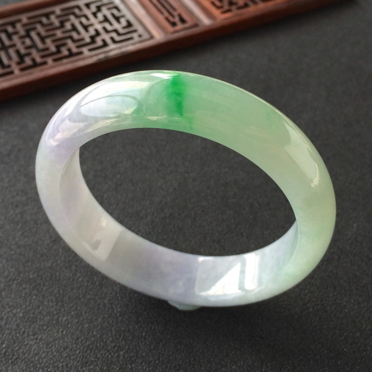 (超值推荐)糯冰种春带彩手镯(56.6mm)