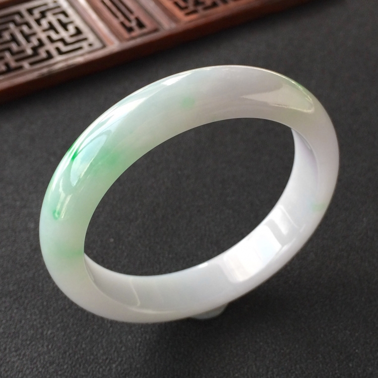 (超值推荐)糯冰种飘翠手镯(54.5mm)