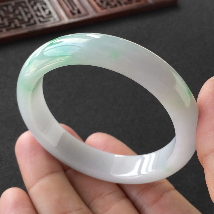 (超值推荐)糯冰种飘翠手镯(54.5mm)