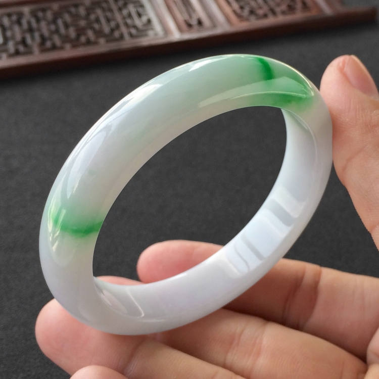 (超值推荐)糯冰种飘翠手镯(54.5mm)