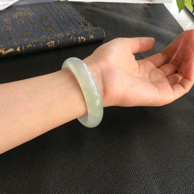 (超值推荐)冰种飘花手镯(58.5mm)