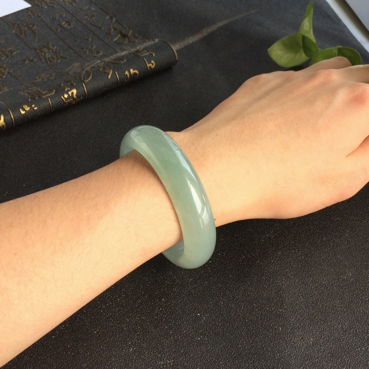 (超值推荐)冰种晴水略飘花手镯(56.3mm)