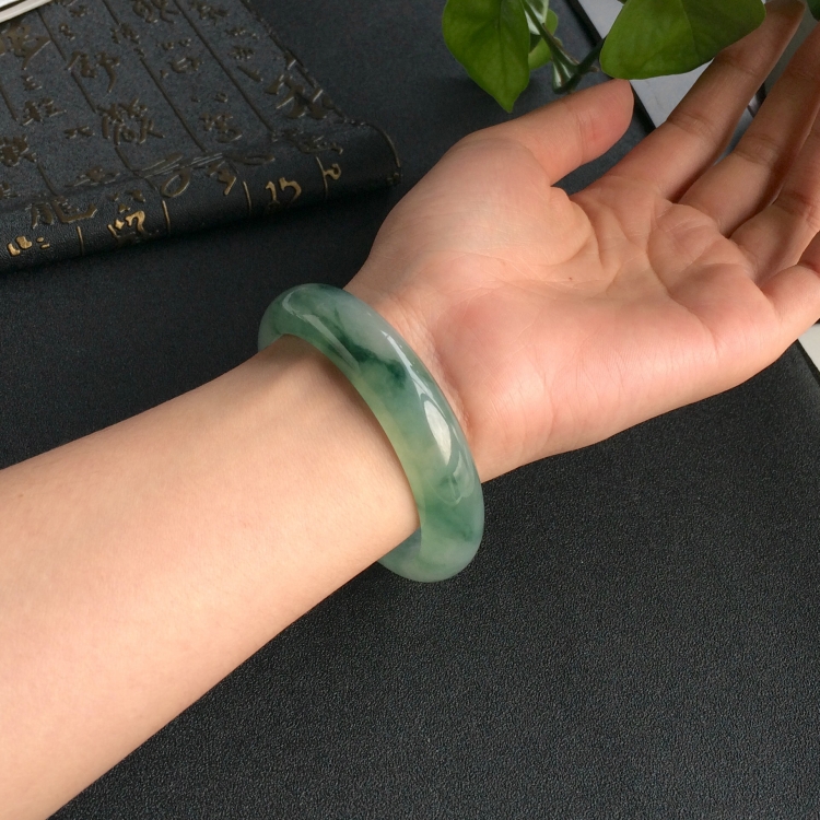 (超值推荐)冰种飘花手镯(56.5mm)