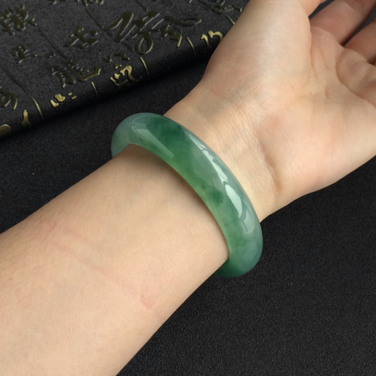 (超值推荐)冰种飘花手镯(56.6mm)