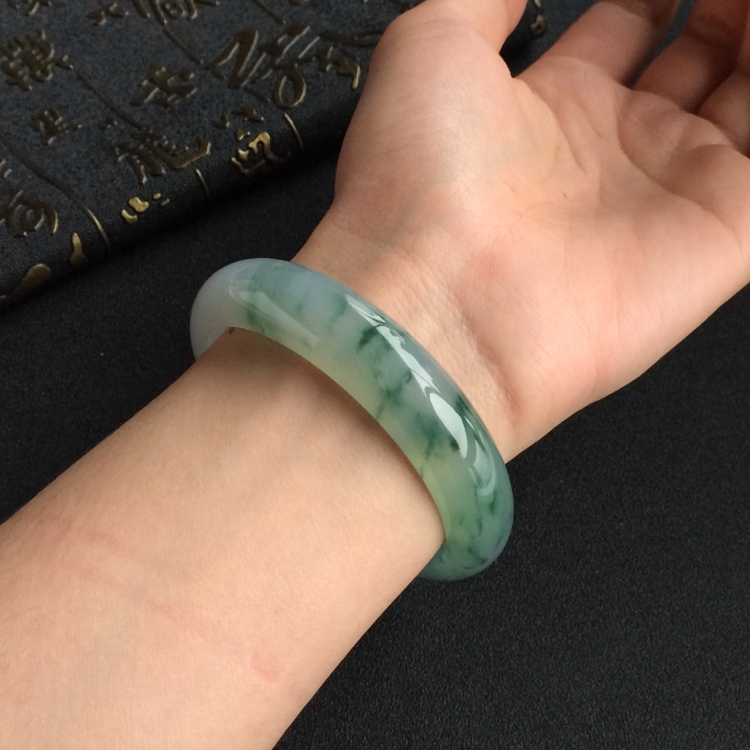 (超值推荐)冰种飘花手镯(56.3mm)