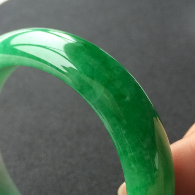 (超值推荐)糯冰种翠色手镯(56.7mm)