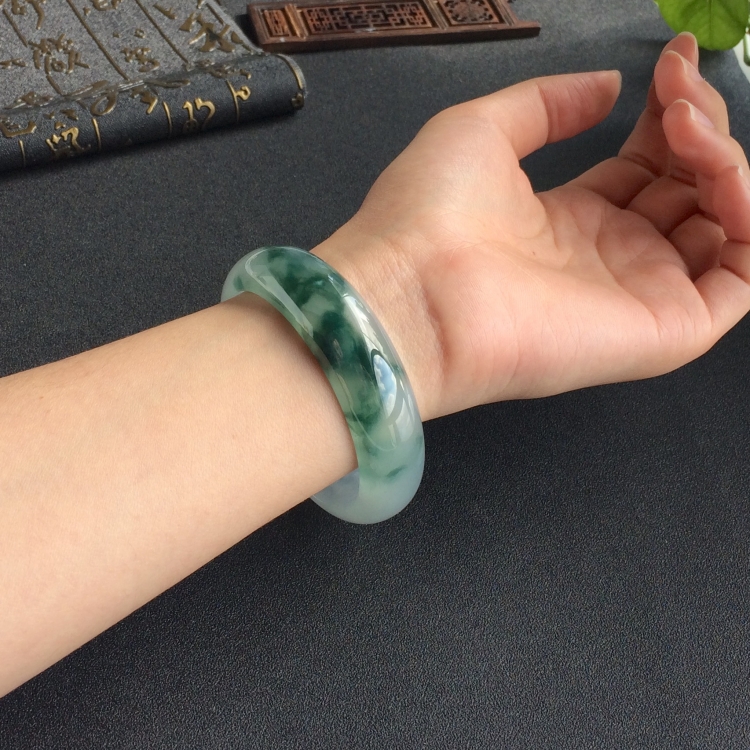 (超值推荐)冰种飘花手镯(58.1mm)