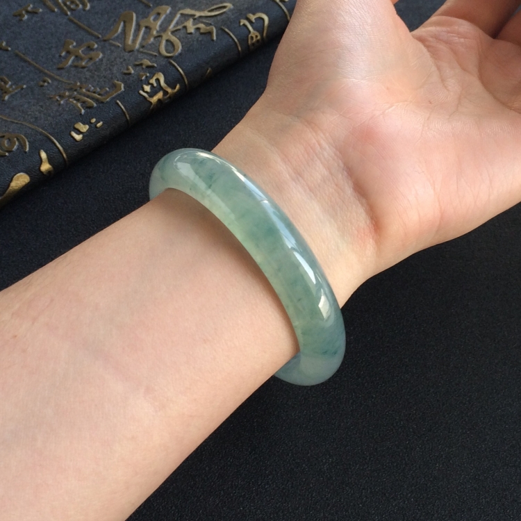 (超值推荐)冰种飘花手镯(56.6mm)