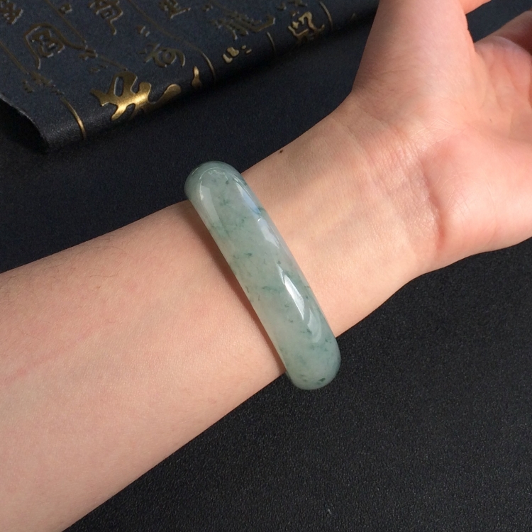 (超值推荐)冰种飘花手镯(56mm)