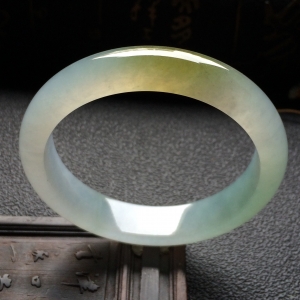 （超值推荐）糯冰种略带褐黄翡手镯（54.1mm）
