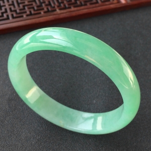 (超值推荐)糯冰种豆色手镯(57.6mm)