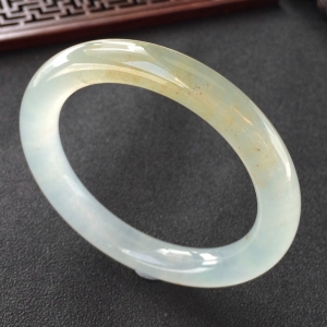 (超值推荐)冰种晴水略带淡黄翡圆条手镯(55.3mm)