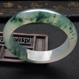 （超值推荐）冰种飘花手镯（56.2mm）