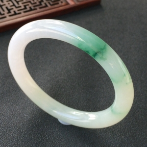 (超值推荐)糯冰种飘花圆条手镯(54.5mm)