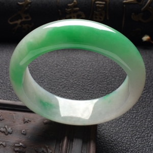 （超值推荐）糯冰种飘翠手镯（54mm）