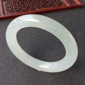 (超值推荐)冰种略飘花圆条手镯(54.2mm)