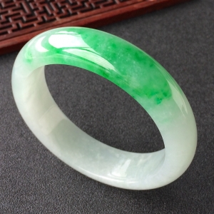 (超值推荐)糯冰种飘翠手镯(56.7mm)