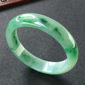 (超值推荐)糯冰种飘翠手镯(56mm)