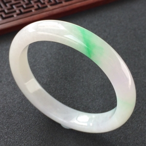 (超值推荐)糯冰种淡春带彩手镯(53.6mm)