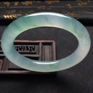 （超值推荐）冰种飘花圆条手镯（56.7mm）
