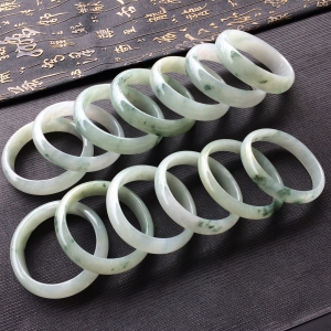 (超值推荐)糯冰种飘花手镯一批走